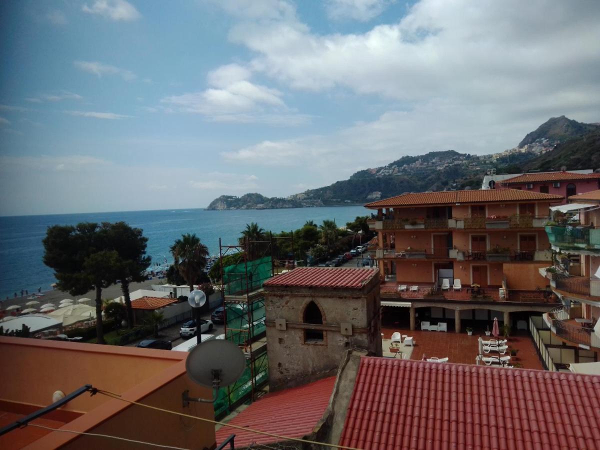 Vacanza Taormina Mare Mazzeo Bagian luar foto