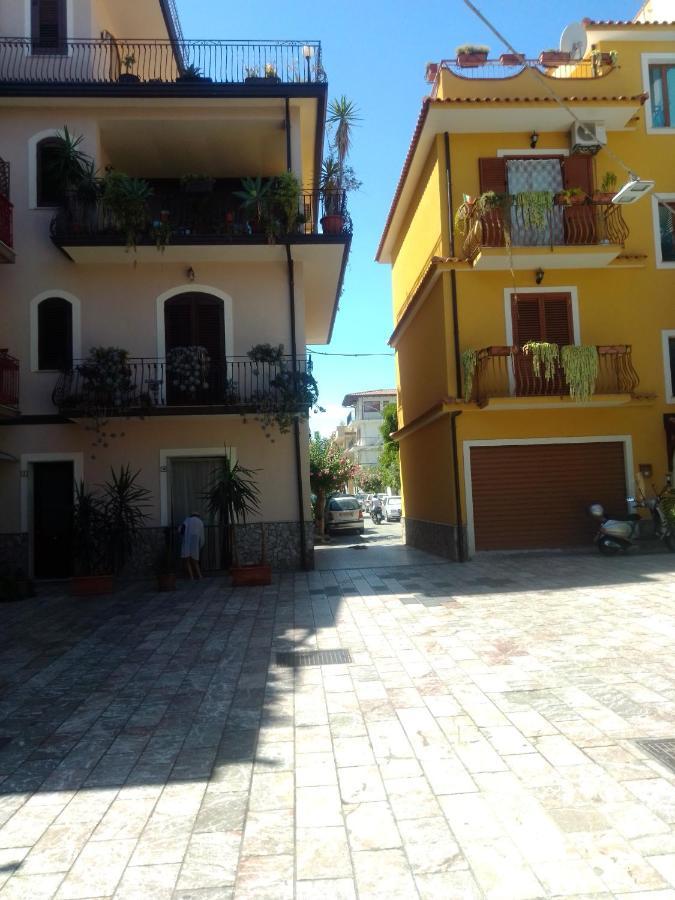 Vacanza Taormina Mare Mazzeo Bagian luar foto