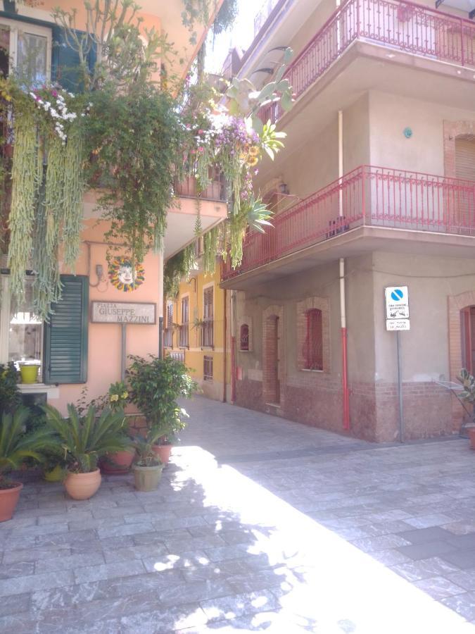Vacanza Taormina Mare Mazzeo Bagian luar foto