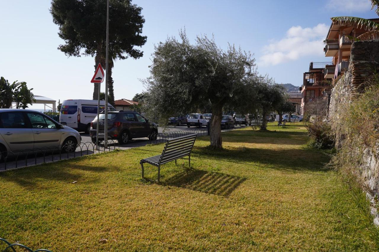 Vacanza Taormina Mare Mazzeo Bagian luar foto